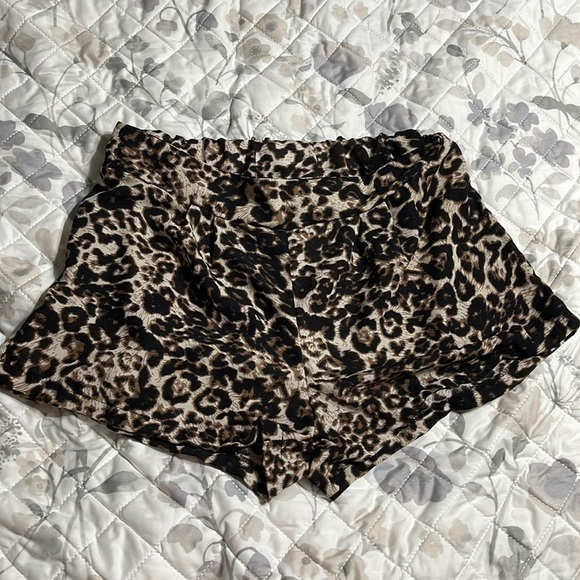 Animal print Body Central shorts L - Picture 1 of 4